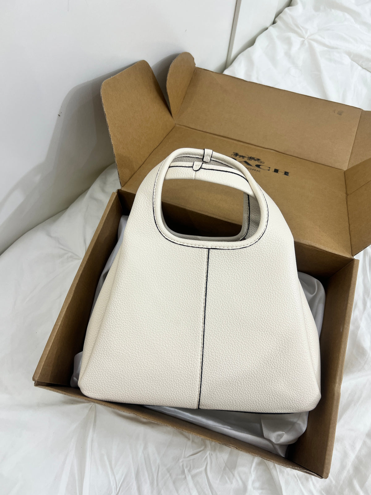 Coach hobo Lana Shoulder Bag 23 In White